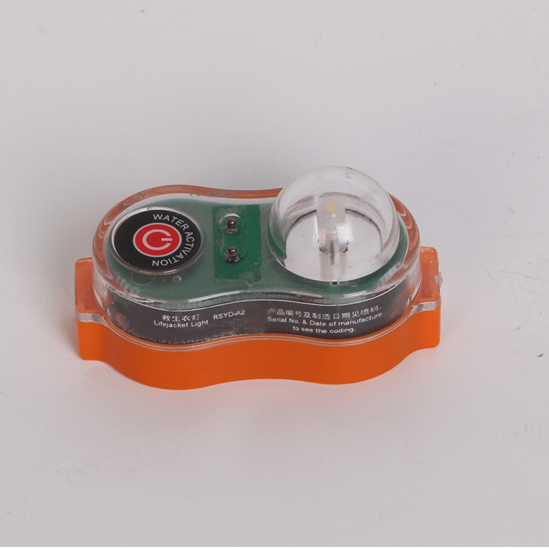 ضوء الأمان: اكتشف وظائف واستخدامات أضواء سترة النجاة