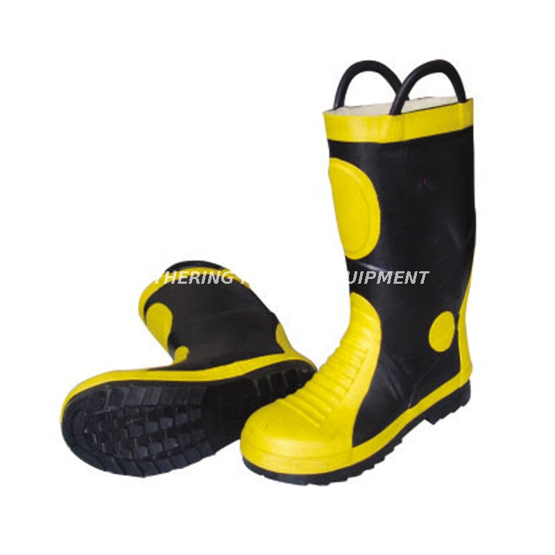 أحذية مطاطية