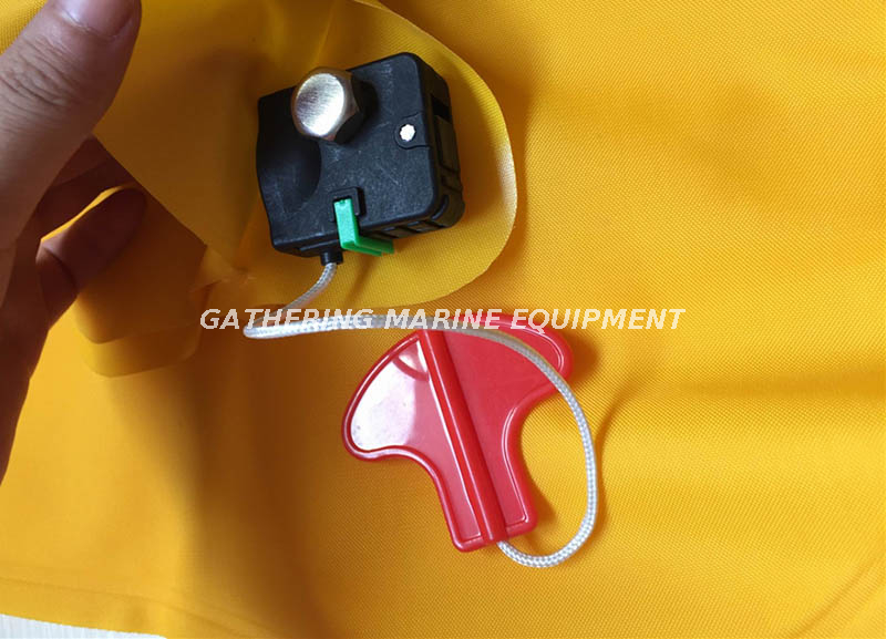 سترة نجاة يدوية قابلة للنفخ