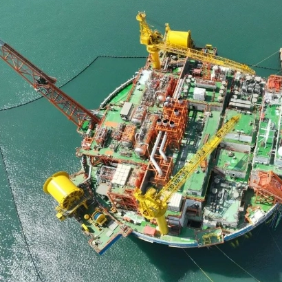 تم الانتهاء من إنشاء أول 'مصنع بحري لمعالجة النفط والغاز' في آسيا في مدينة تشينغداو