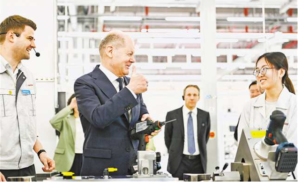 فرحة تشونغتشينغ: نرحب ترحيبا حارا بزيارة المستشار الألماني أولاف شولتس