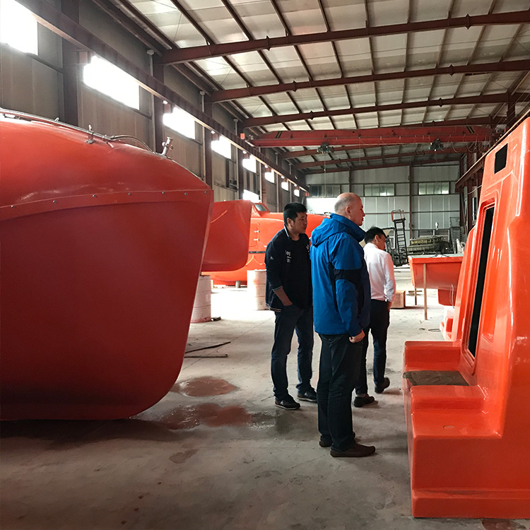 قارب النجاة الخريف المجاني 25