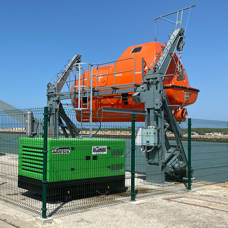 سولاس قارب النجاة