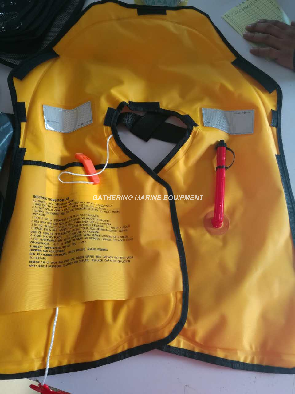 سترة نجاة قابلة للنفخ 