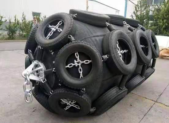 كيف يتم استخدام المصدات البحرية لرسو السفن